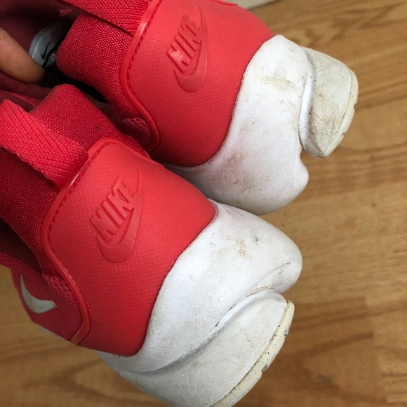 Nike red sneakers size:7 comfy casual women - Picture 4 of 5